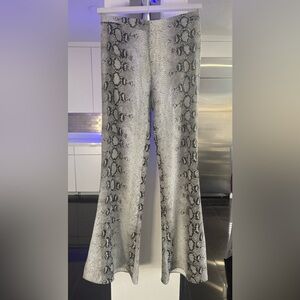 Fashion Nova Monochrome Snakeskin Leggings